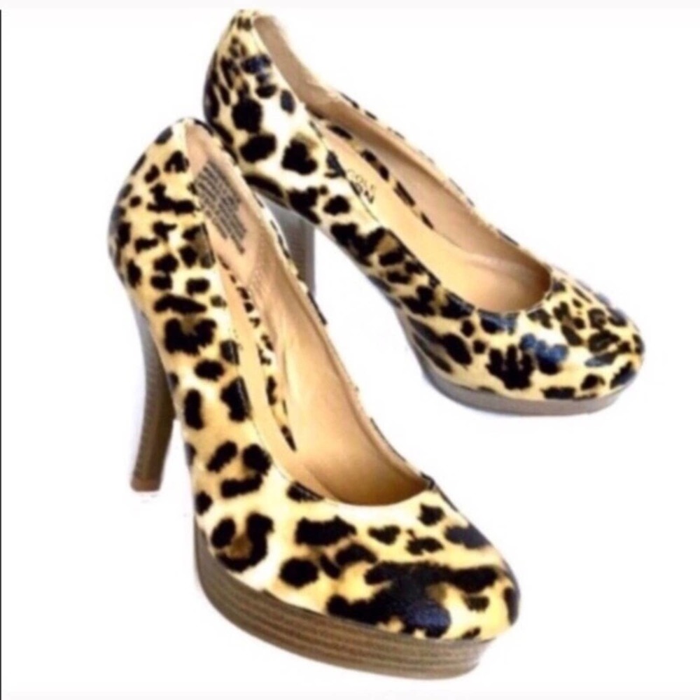 Kenneth Cole Reaction Leopard Print Platform Pumps